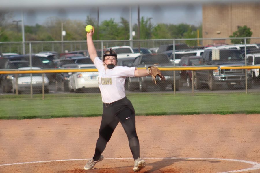 Delany Bowser pitching