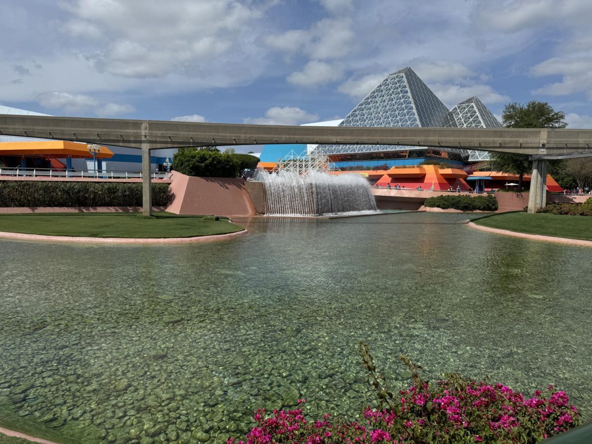 This is a picture of one of Epcot Park's many amazing water features. 